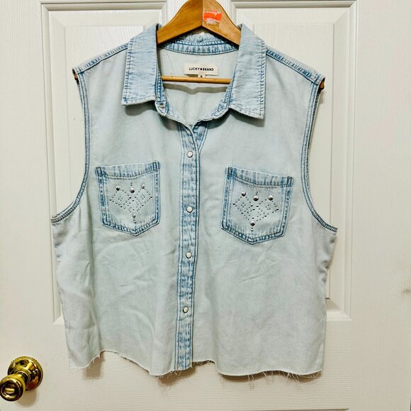 NEW LUCKY BRAND SLEEVELESS FRAYED BOTTOM EDGE STUDDED BOTTON-DOWN DENIM SHIRT - Picture 1 of 8
